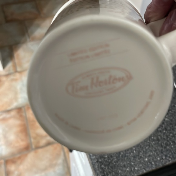 2009 Tim Hortons mug - Picture 2 of 3